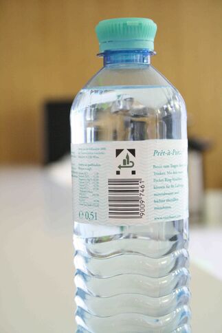 Einweg-Plastikflasche